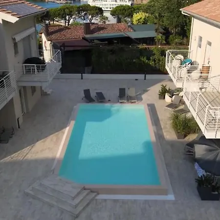 *central Lakeside Apt*swimming Pool & Free Parking Apartamento *